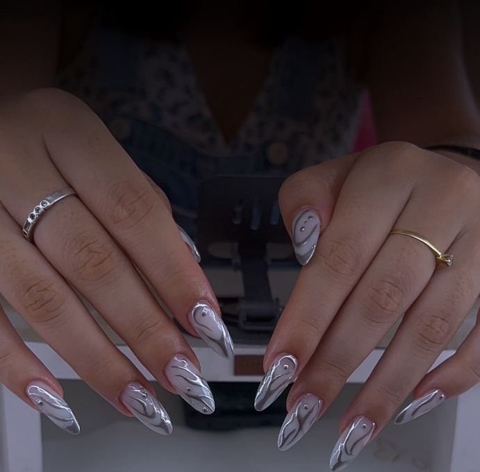 Trabalho de unhas publicado por Jennifer Kauanny Studio