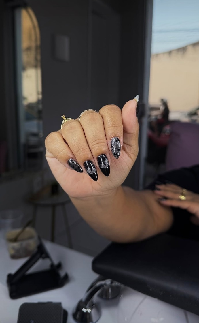 Trabalho de unhas publicado por Jennifer Kauanny Studio